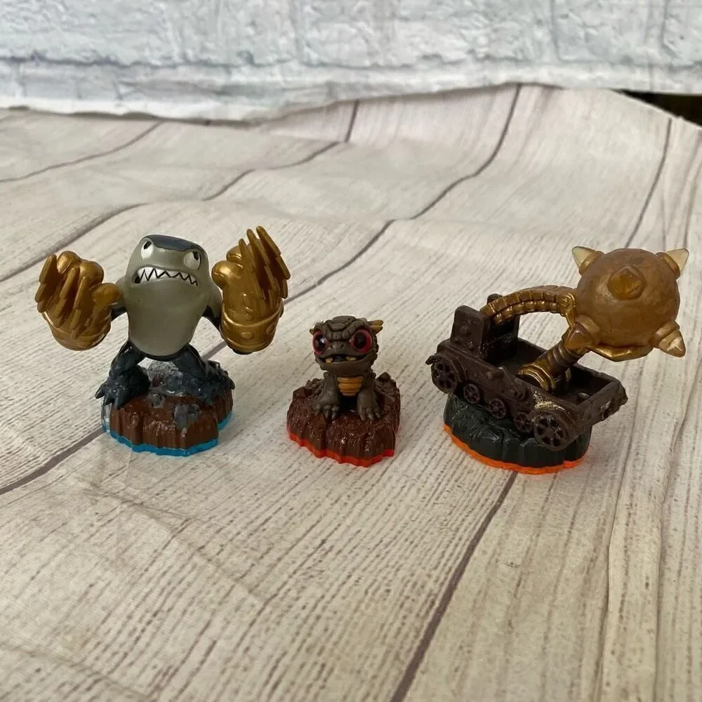Skylanders Earth action figure dolls lot of 13 assorted sizes